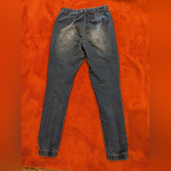 VIP JEANS - Picture 2 of 3